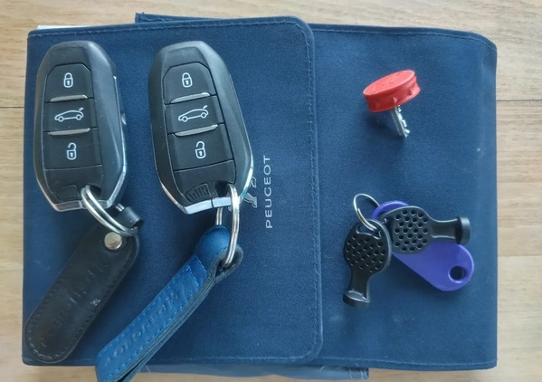 Peugeot 5008 cena 95940 przebieg: 116000, rok produkcji 2017 z Poznań małe 121